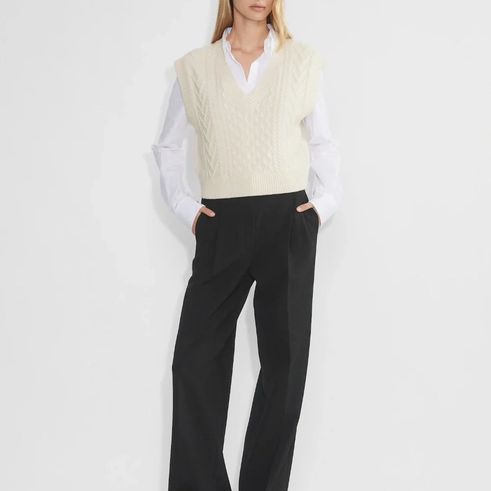 Aritzia Babaton Emporia Cable-knit Merino Wool Sweater Vest L NWOT - Picture 3 of 8